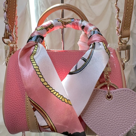 Duyp Handbags - Authentic Mélodie Cécile
DUYP -NANO BOSTON BAG - TOGO LEATHER

- HONEY VACHETTA